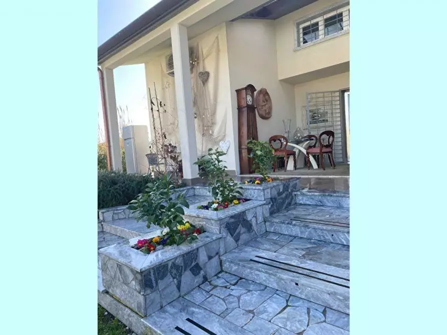 Immagine 8 di Villa in vendita  a Carrara