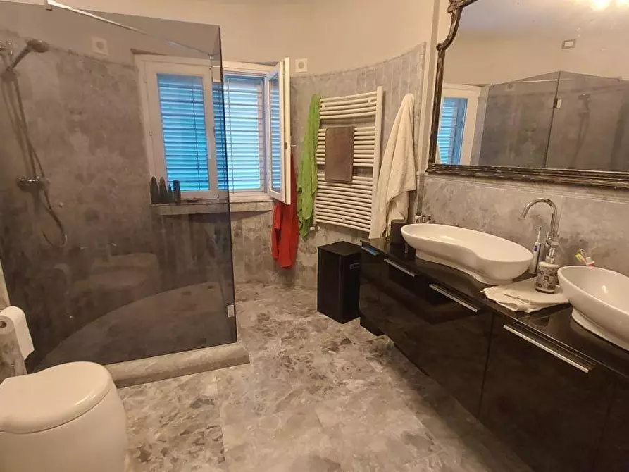 Immagine 28 di Villa in vendita  a Carrara