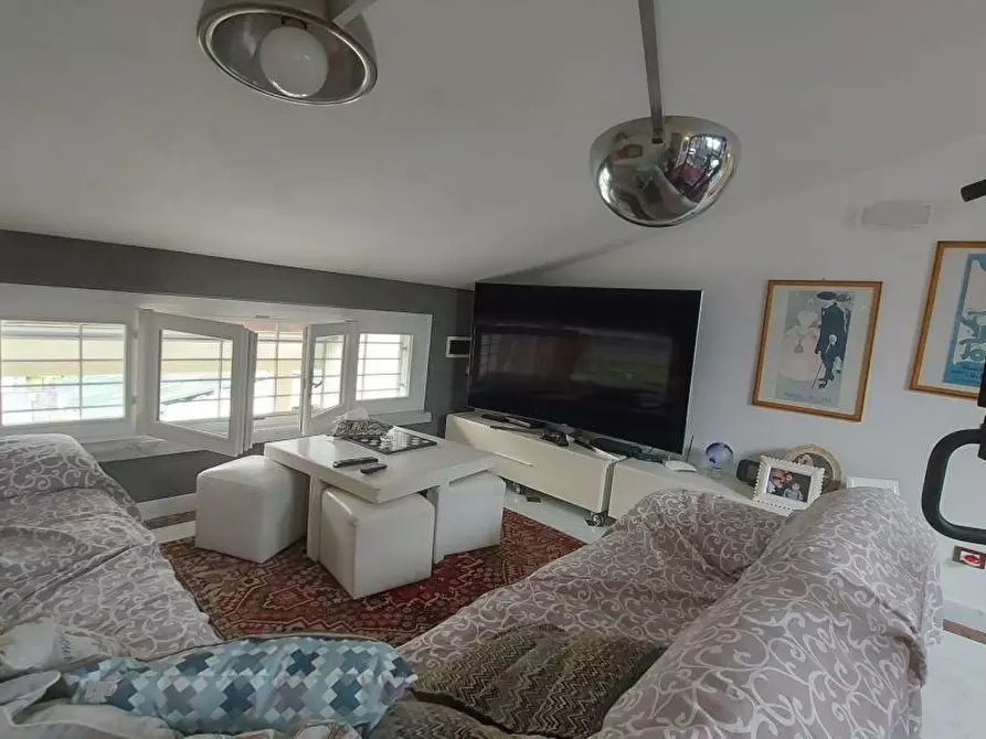 Immagine 19 di Villa in vendita  a Carrara