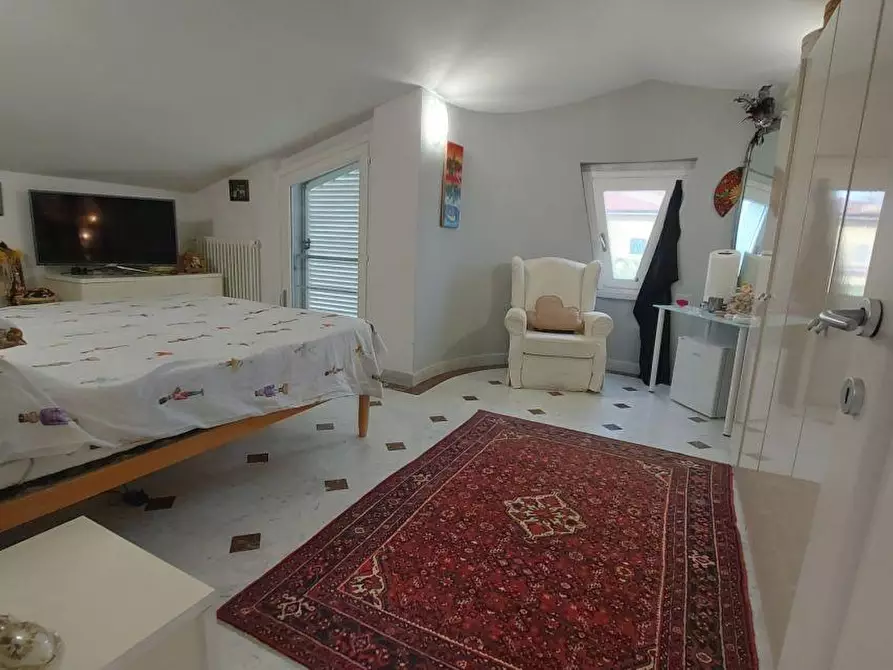 Immagine 24 di Villa in vendita  a Carrara