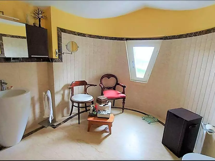 Immagine 16 di Villa in vendita  a Carrara