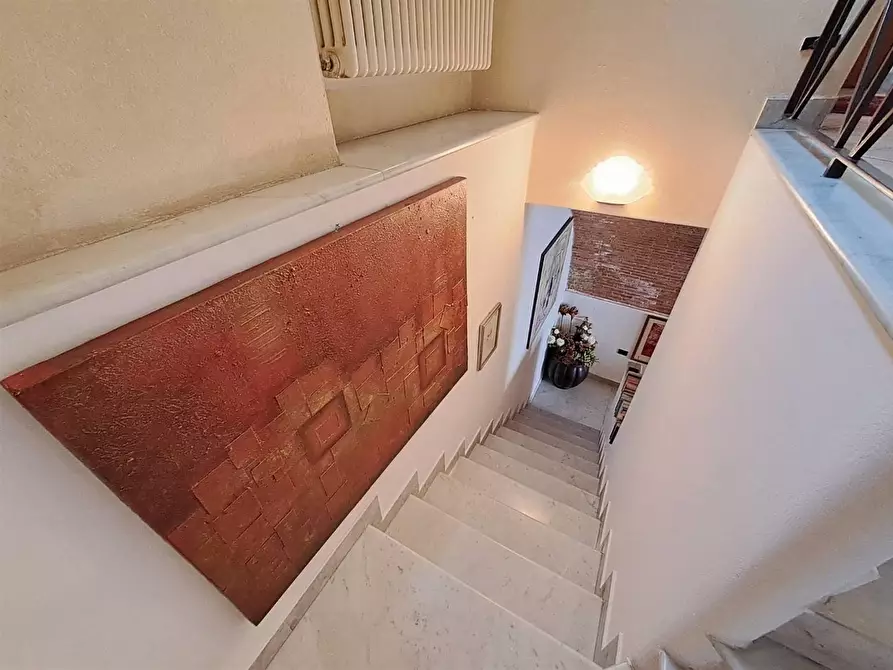 Immagine 12 di Appartamento in vendita  a Carrara