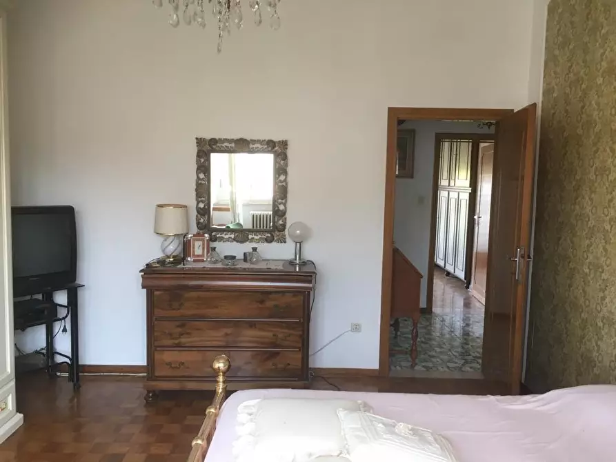 Immagine 6 di Villa in vendita  a Cascina