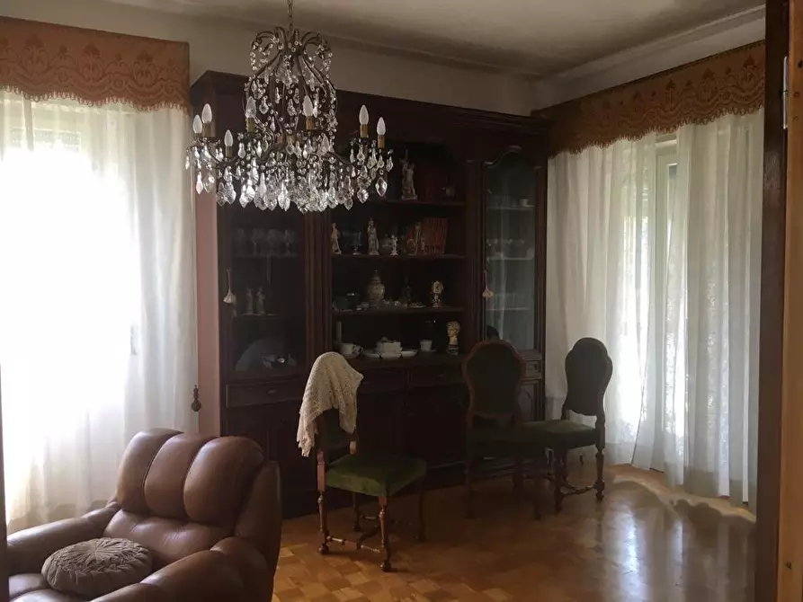 Immagine 2 di Villa in vendita  a Cascina