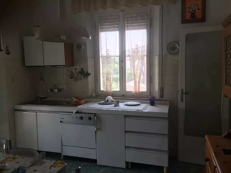 Immagine 4 di Villa in vendita  a Cascina