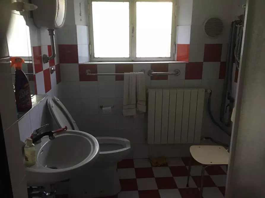 Immagine 19 di Villa in vendita  a Cascina