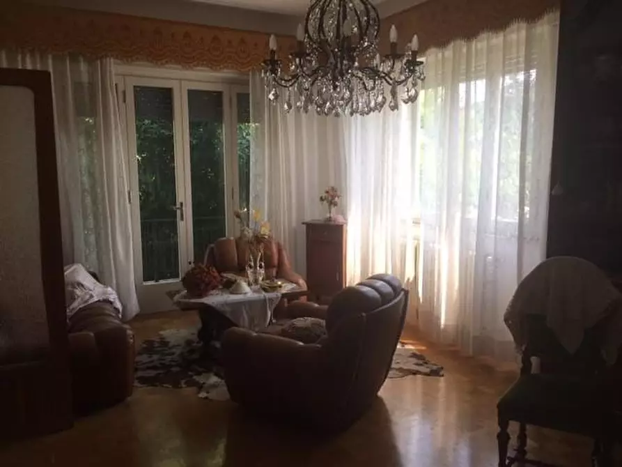 Immagine 28 di Villa in vendita  a Cascina