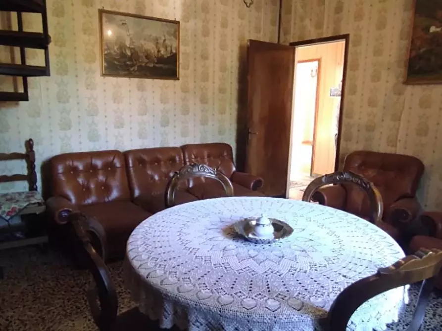 Immagine 1 di Casa semindipendente in vendita  a Ortonovo