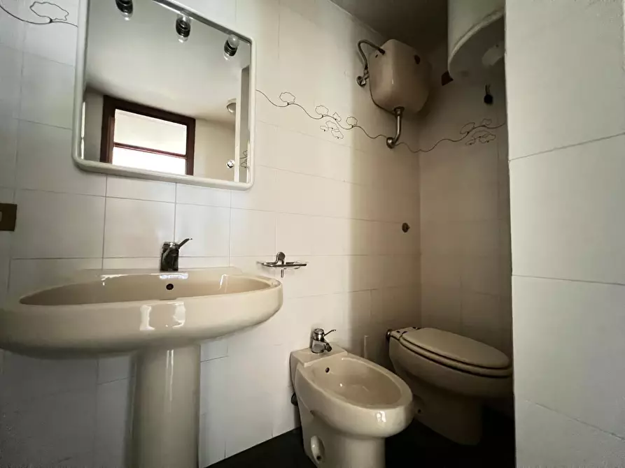 Immagine 18 di Ufficio in vendita  a Vinci