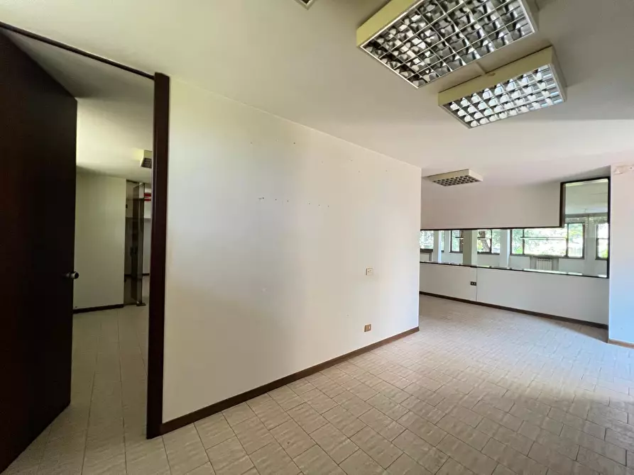 Immagine 20 di Ufficio in vendita  a Vinci