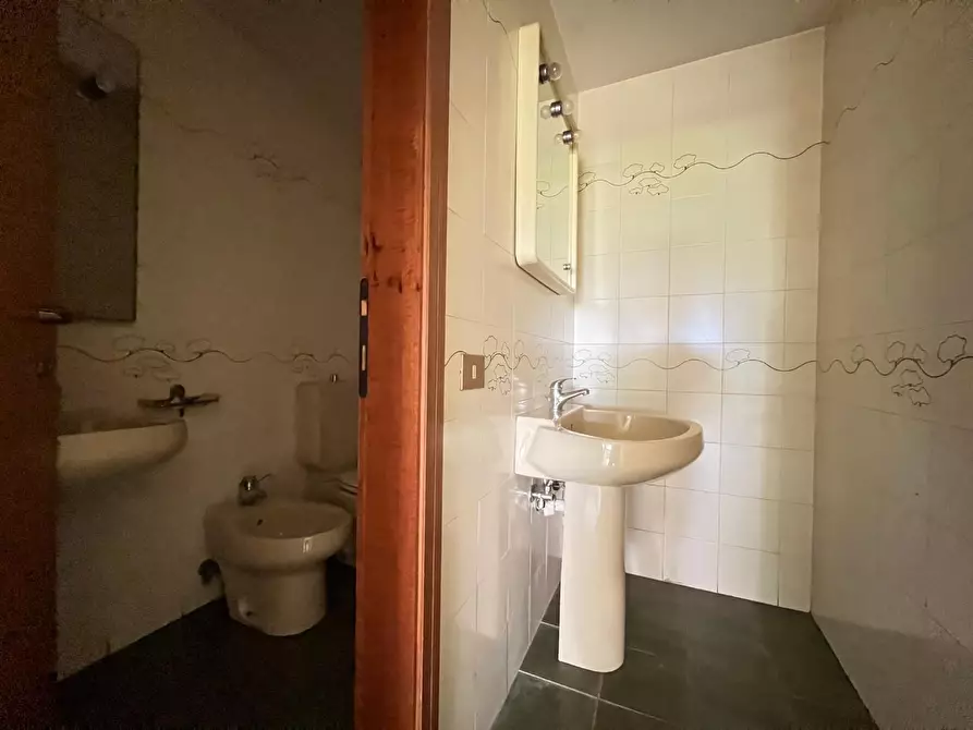 Immagine 17 di Ufficio in vendita  a Vinci