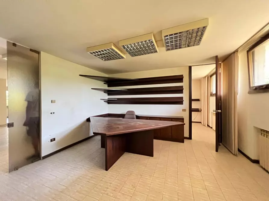 Immagine 9 di Ufficio in vendita  a Vinci