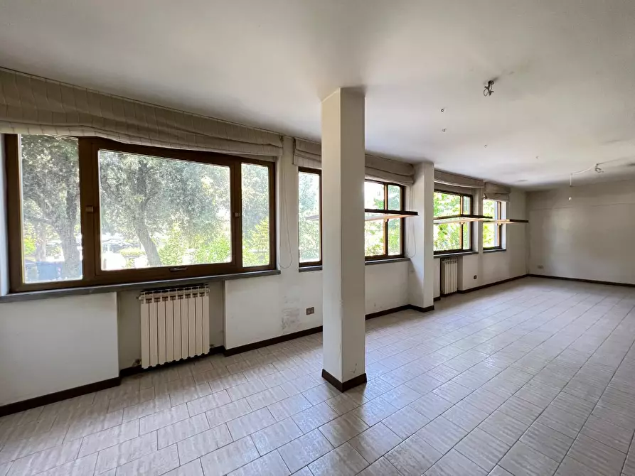 Immagine 13 di Ufficio in vendita  a Vinci