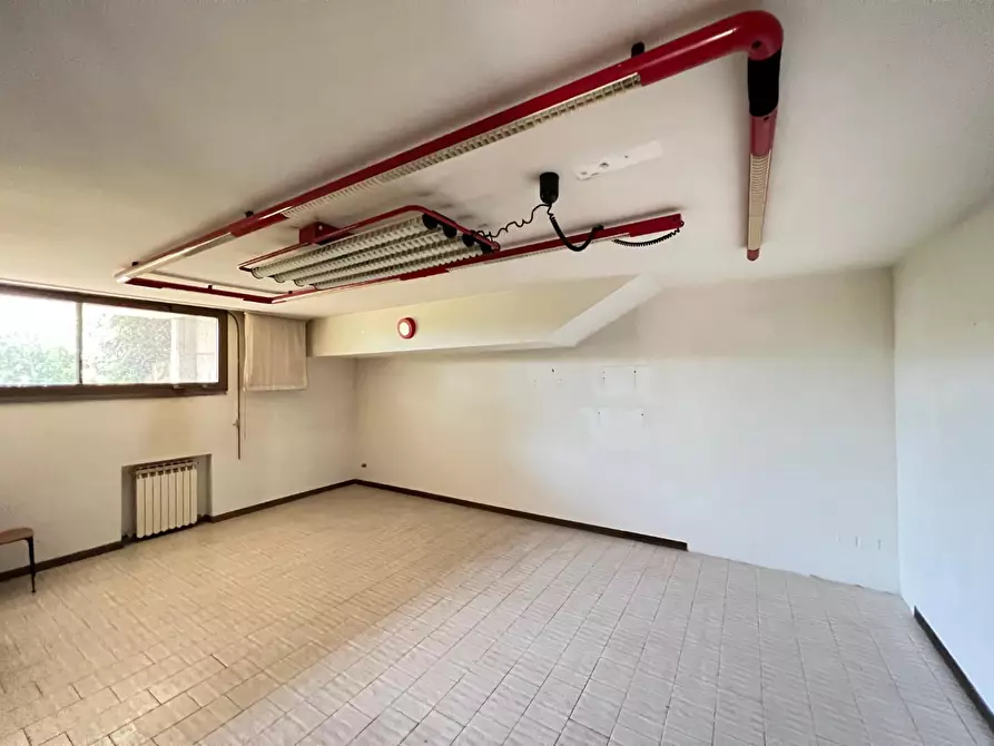 Immagine 7 di Ufficio in vendita  a Vinci