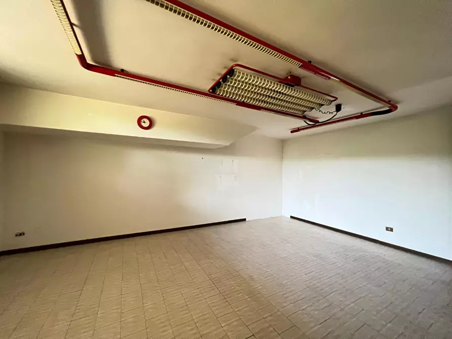 Immagine 10 di Ufficio in vendita  a Vinci