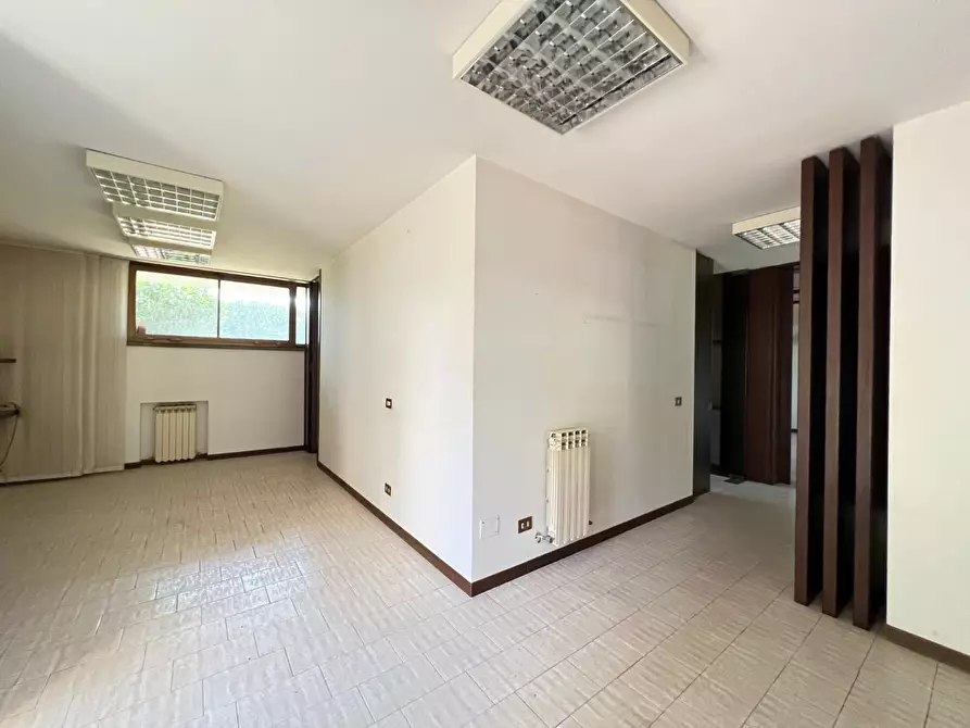 Immagine 6 di Ufficio in vendita  a Vinci