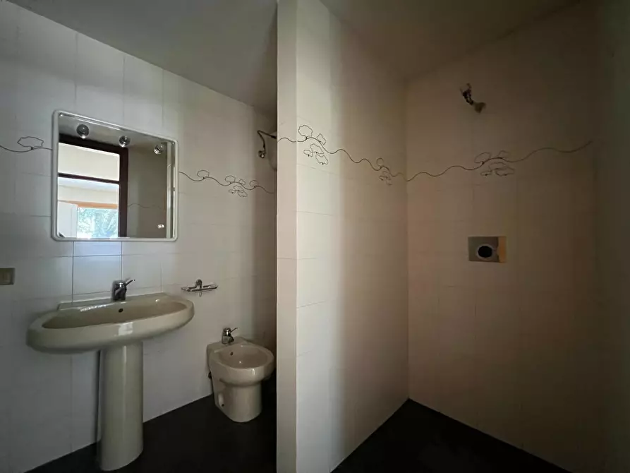 Immagine 19 di Ufficio in vendita  a Vinci