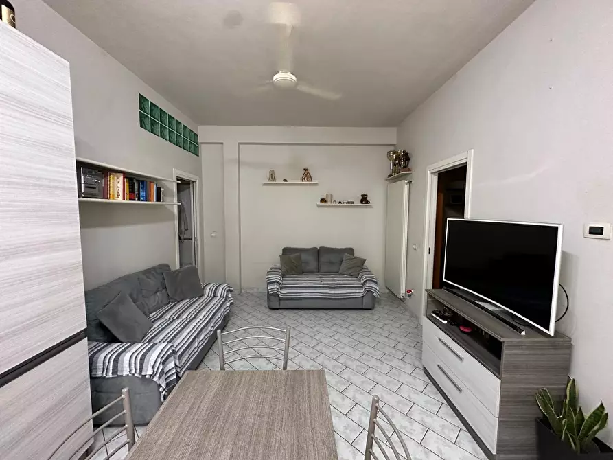 Immagine 4 di Appartamento in vendita  a Montignoso