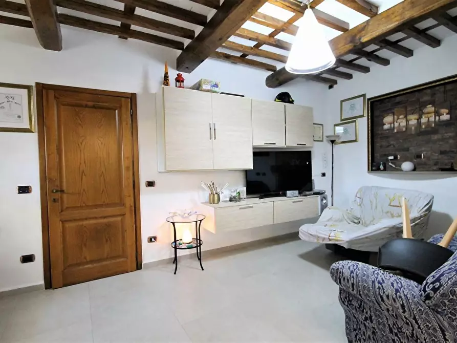 Immagine 10 di Appartamento in vendita  a Capannori