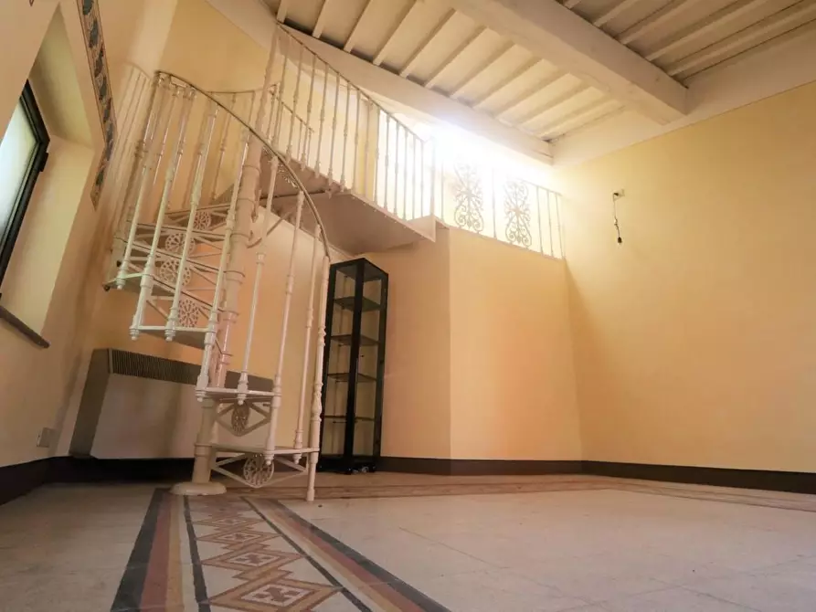 Immagine 28 di Locale commerciale in vendita  a Bientina