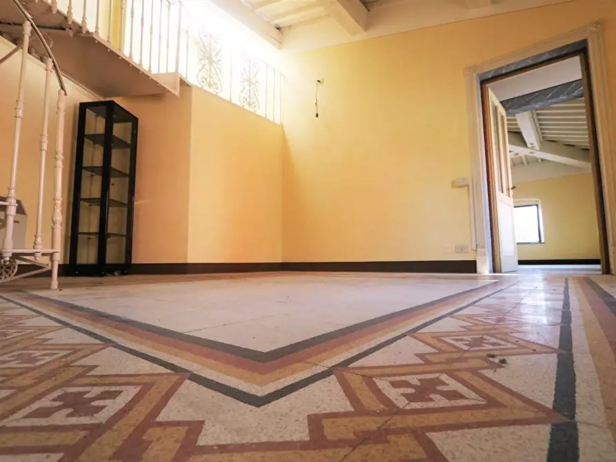 Immagine 29 di Locale commerciale in vendita  a Bientina