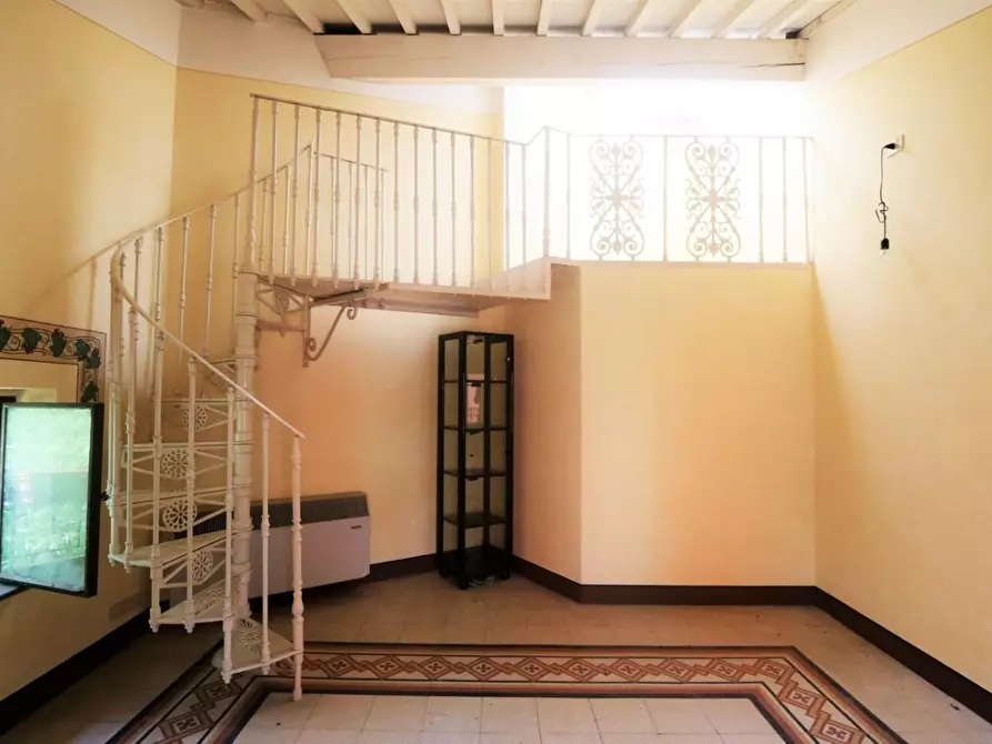 Immagine 25 di Locale commerciale in vendita  a Bientina