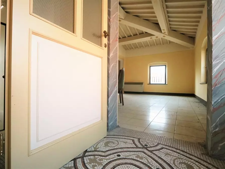 Immagine 33 di Locale commerciale in vendita  a Bientina