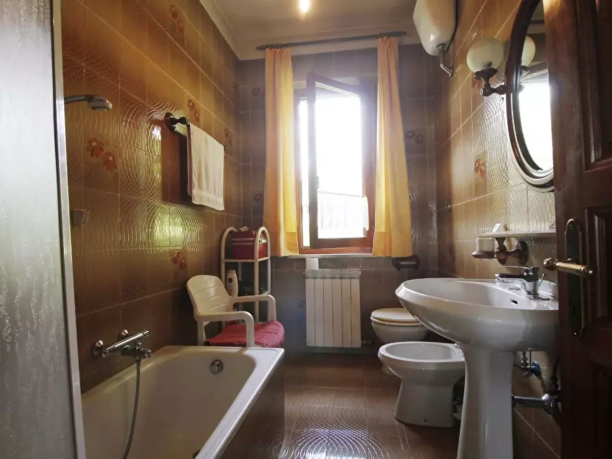 Immagine 10 di Villa in vendita  a Montecatini Terme