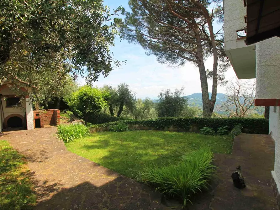 Immagine 6 di Villa in vendita  a Montecatini Terme