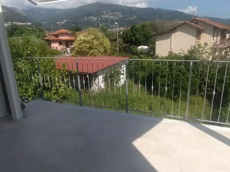 Immagine 4 di Porzione di casa in vendita  a Massa