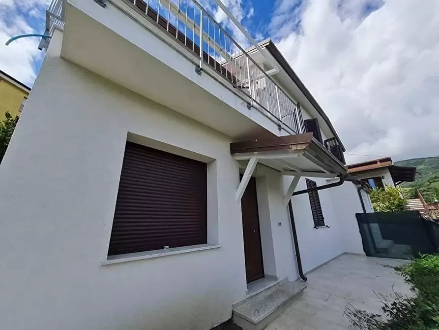 Immagine 1 di Porzione di casa in vendita  a Massa