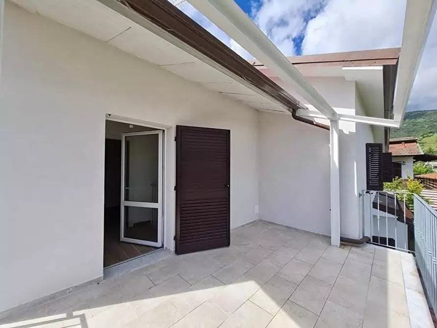 Immagine 2 di Porzione di casa in vendita  a Massa