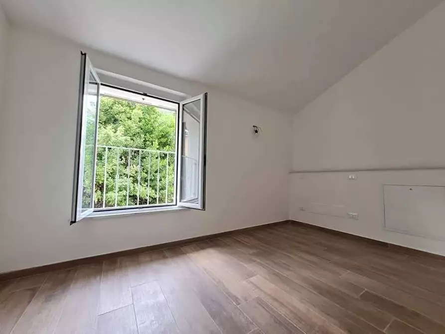 Immagine 13 di Porzione di casa in vendita  a Massa