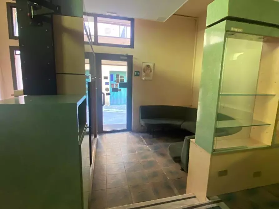 Immagine 2 di Locale commerciale in vendita  a Pisa