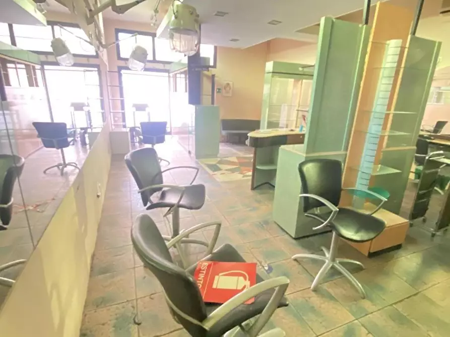 Immagine 7 di Locale commerciale in vendita  a Pisa