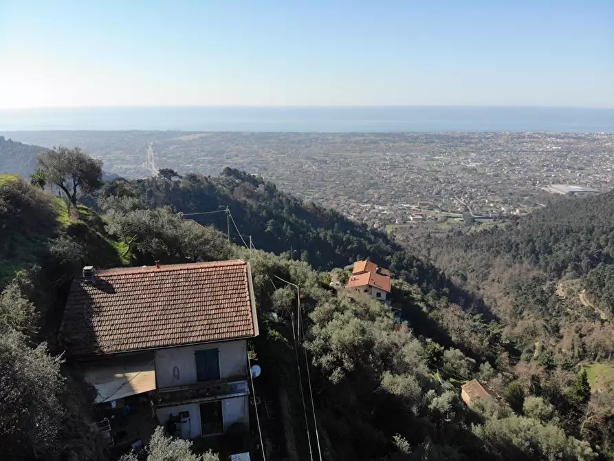 Immagine 1 di Casa indipendente in vendita  a Montignoso