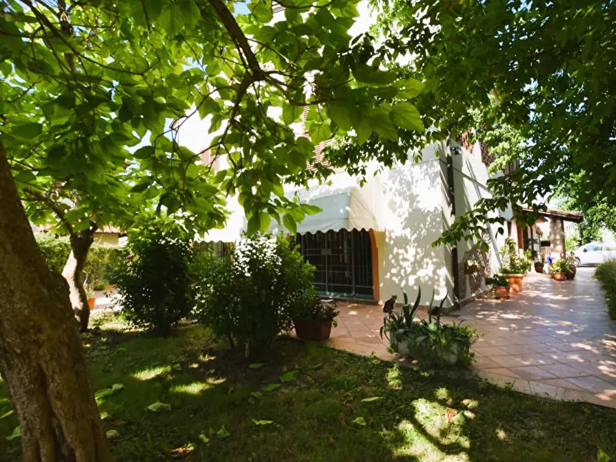 Immagine 3 di Villa in vendita  a Pontedera