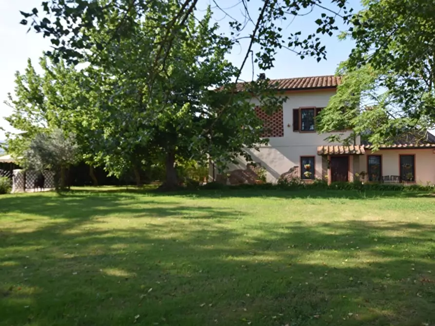 Immagine 1 di Villa in vendita  a Pontedera