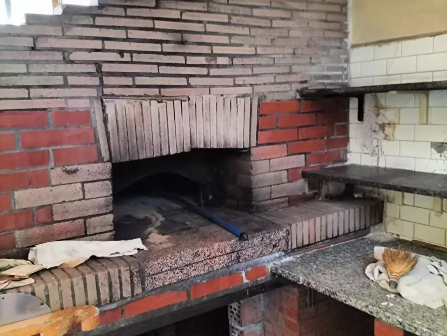 Immagine 6 di Locale commerciale in vendita  a Viareggio