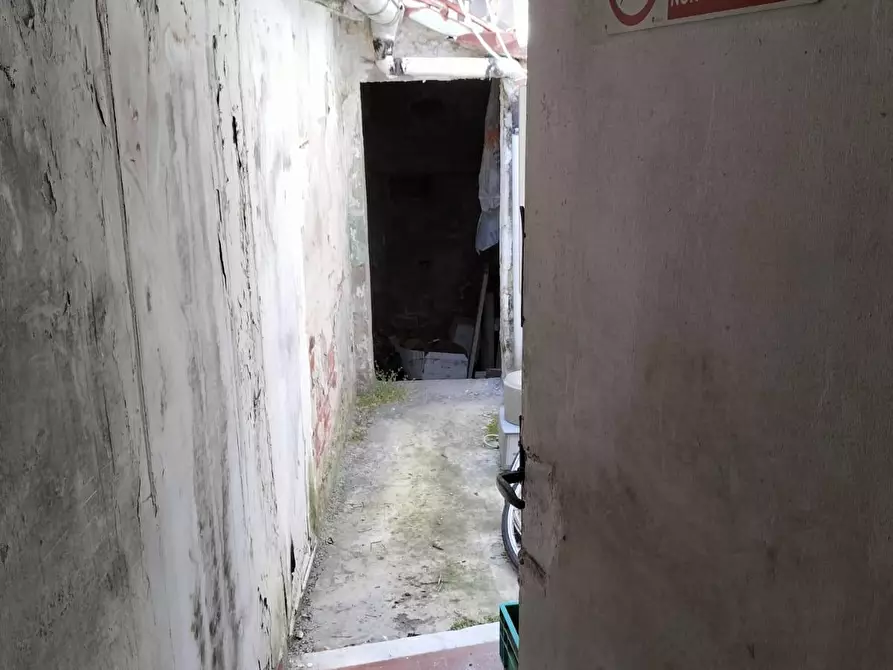 Immagine 5 di Locale commerciale in vendita  a Viareggio