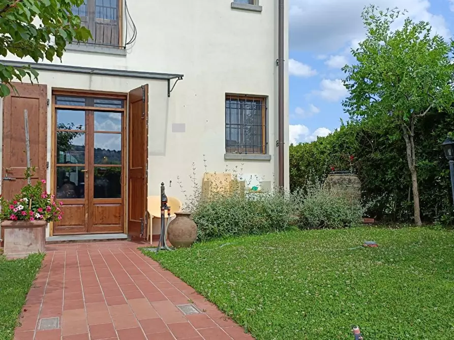 Immagine 2 di Casa colonica in vendita  a Montespertoli