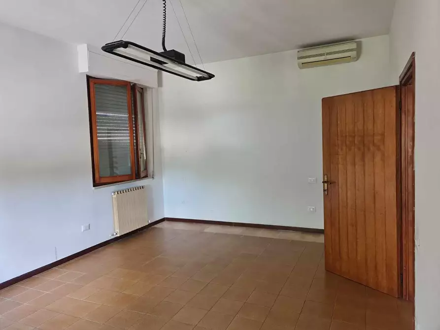 Immagine 3 di Ufficio in affitto  a Colle Di Val D'elsa