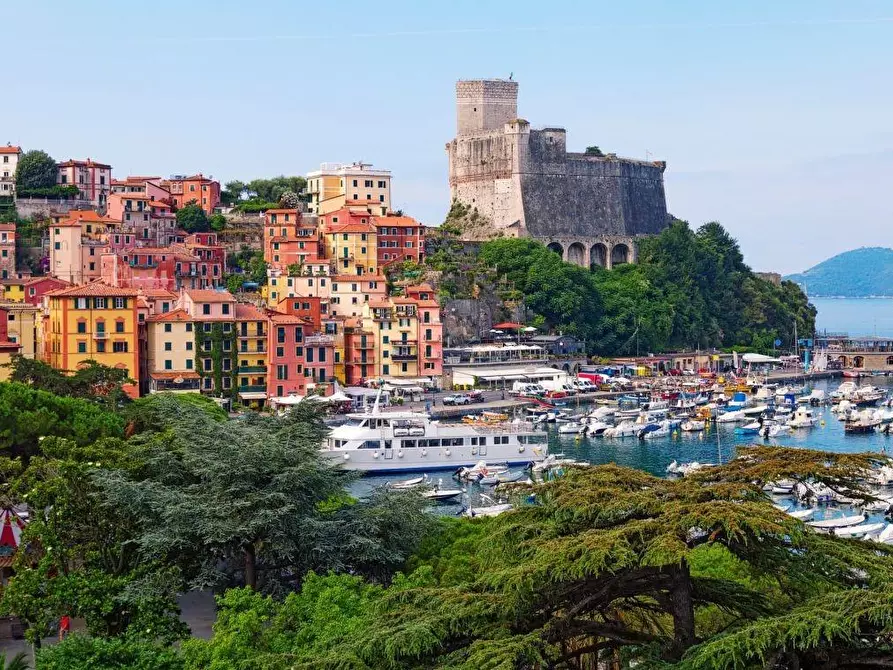 Immagine 25 di Appartamento in vendita  a Lerici