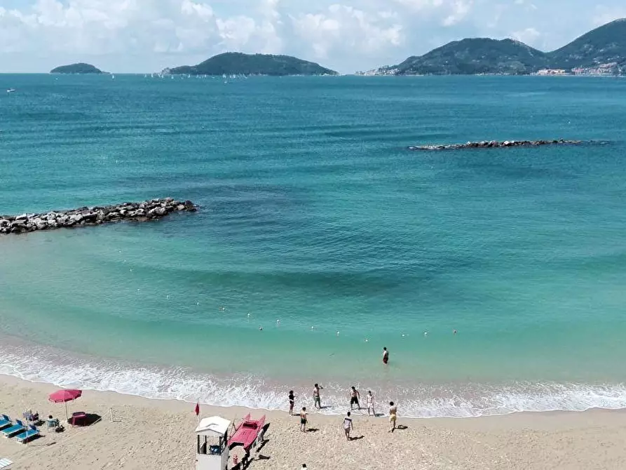 Immagine 22 di Appartamento in vendita  a Lerici