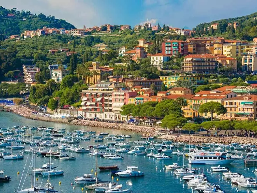 Immagine 26 di Appartamento in vendita  a Lerici