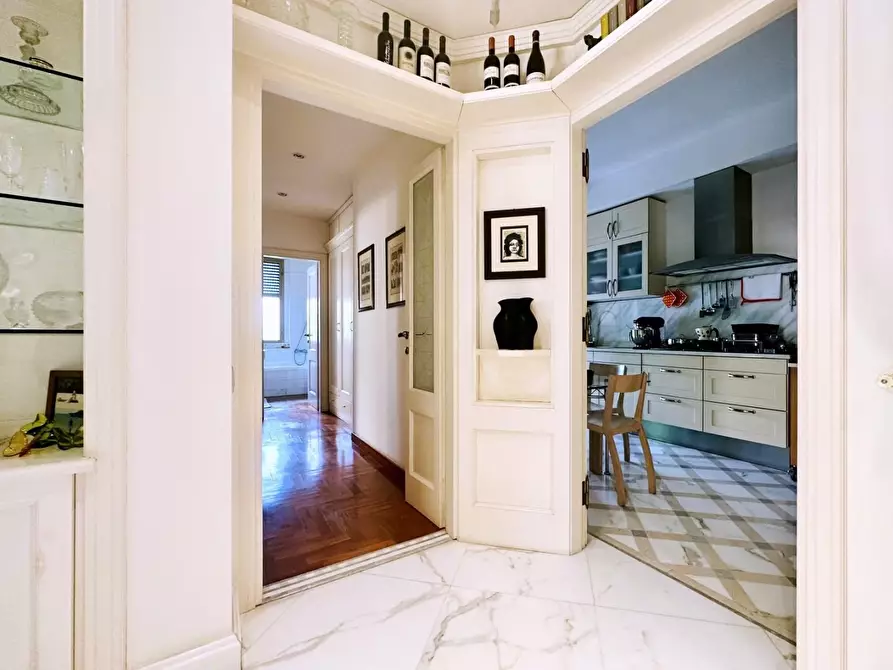 Immagine 11 di Mansarda in vendita  a Massa