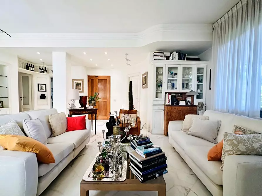 Immagine 5 di Mansarda in vendita  a Massa