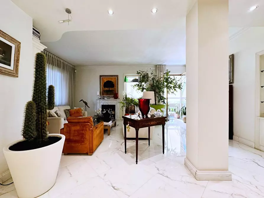 Immagine 2 di Mansarda in vendita  a Massa