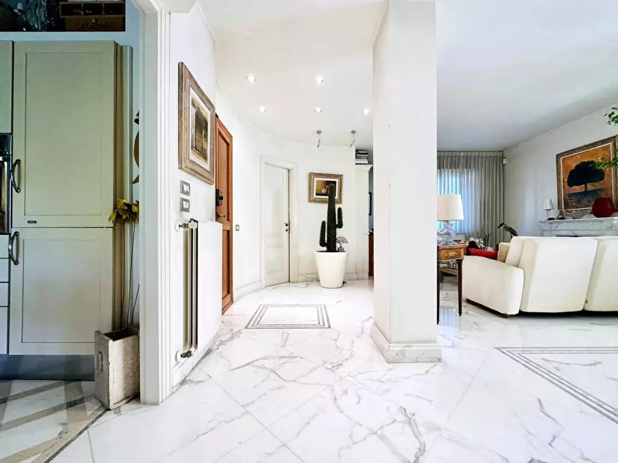 Immagine 28 di Mansarda in vendita  a Massa