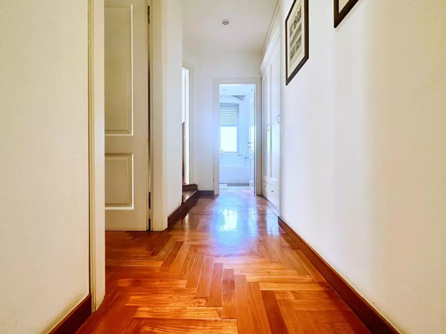 Immagine 17 di Mansarda in vendita  a Massa